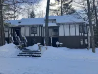 Two Bedroom, Two Bath Condo ready for year-around fun. Great Up North Getaway! - 3-Star