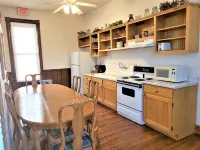 Historic Hardware Inn with River Views: Suite 200 - 3-Star