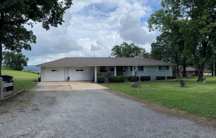 Tenkiller Bluff House