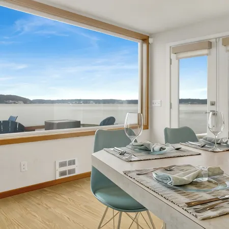 Beachfront, Water & Mountain Views, Epic Deck on Whidbey Island!