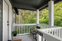 Private Newly Renovated modern loft studio with Free Parking, AC/Heat and WiFi - Holiday Apartments
