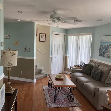 Well Equipped Pet/Smoke Free Family Home - bring your boat!