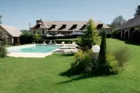 Hôtel Restaurant les Coquelicots the Originals Relais - Swimmingpools