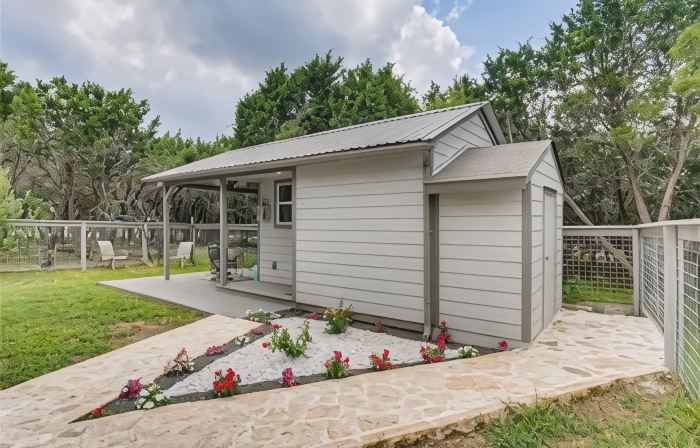 Stunning 'Ranch Modern' + Stars! + Firepit!