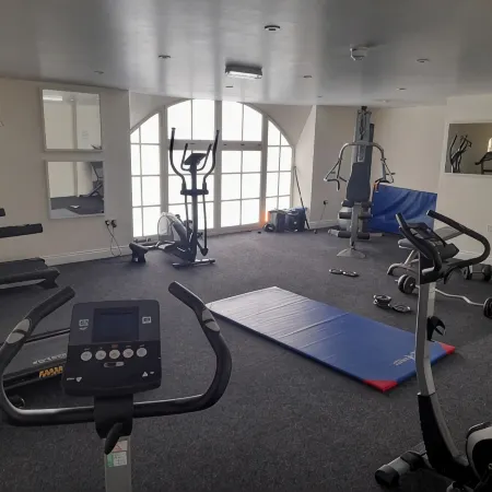 Former showhome with indoor pool & gym
