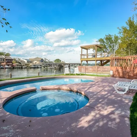 Lakefront Retreat with Pool, Spa, Golf, Fishing,  Boat slip, Kayaks & Marina