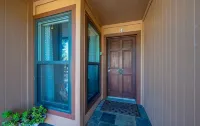 Oceanfront condo with PRIVATE deck. Pet friendly. Just a short walk to town.
