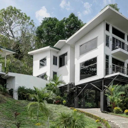 Luxury Villa, 4 King Beds, Ocean View, Private Pool Game Room Fully A/C