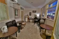 Chameleon Hotel