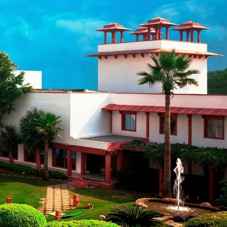 Trident, Agra