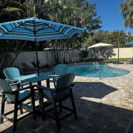 Newly renovated spacious 4BR home with pool & game room, 800m from the Beach