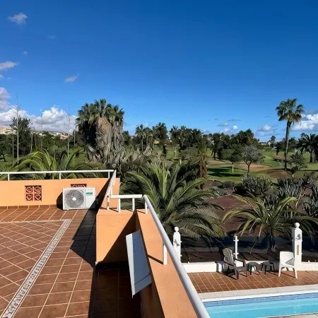 Luxury 3 bedroom villa overlooking golf course with private pool and Wi-fi
