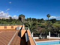 Luxury 3 bedroom villa overlooking golf course with private pool and Wi-fi - ヴィラ