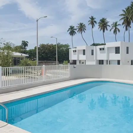 2 BR 2 Bath Walk to Beach and 3 Restaurants Bars by Blackeagle marina.