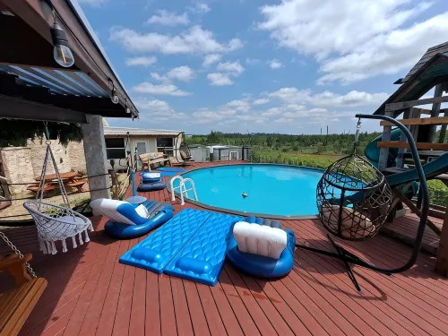 Serene Escape Villa: Pool, Hot Tubs, Games, Sauna, & Steam Room & much more fun!
