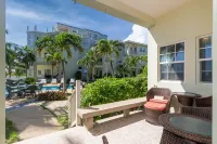 Two Bedroom, Beautifully Decorated, Ocean Front Condo - Gold Standard Approved - Homestays