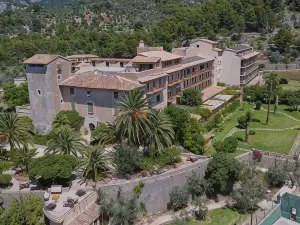 Hotel Es Port