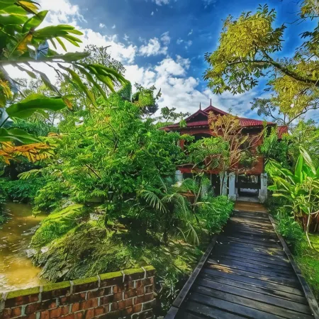 Bagas Zakariah Orchard Lodge
