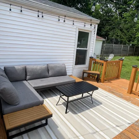 "The Lynn" MODERN URBAN STAY w/ Backyard