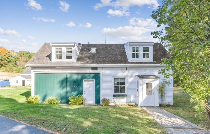 Charming Carriage House on Historic Scenic Farm
