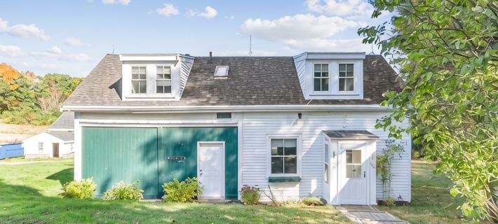 Charming Carriage House on Historic Scenic Farm Hotels in Strafford County