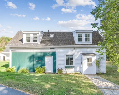 Charming Carriage House on Historic Scenic Farm Hotels in Durham