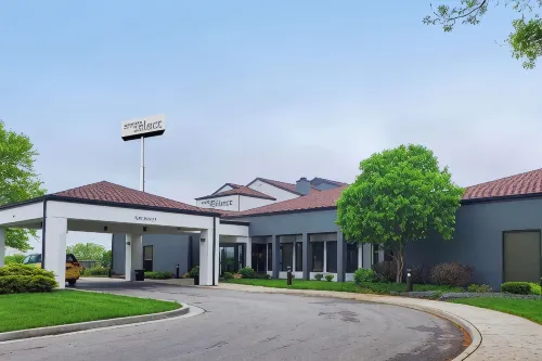 Sonesta Select Kansas City South Overland Park - parking