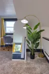 Modern Downtown Lancaster Apt – Walk to Train & Amtrak - Wifi