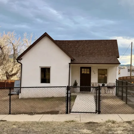 Kit Carson Bungalow: AC/Heat + Pets Free!