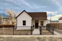Kit Carson Bungalow: AC/Heat + Pets Free! - Kitchens