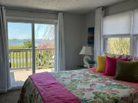 LOCATION LOCATION COVE Quiet/Private/Garden Oasis/Water SUNSETS we got a spot! - balcony