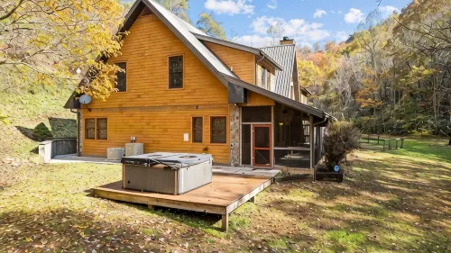 Luxury Creekside Lodge with Hot Tub & Game Room, Great for Large Groups!