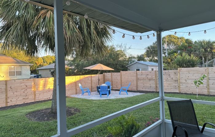 Dogs Welcome-Close to Beach-Fenced Yard