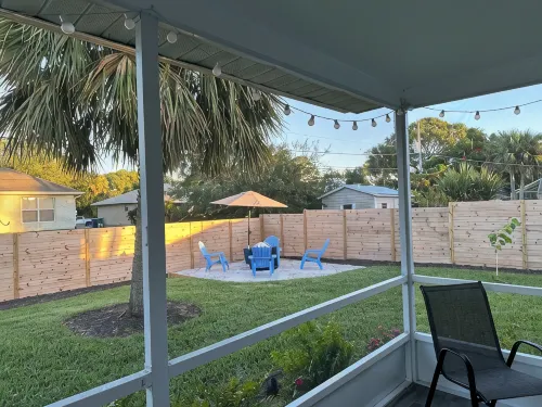 Dogs Welcome-Close to Beach-Fenced Yard - 4-Star