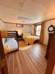 Papas Pool House: Secluded Pool and Hot Tub Retreat - 4-Star