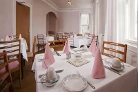 Waverley Hotel - parkir