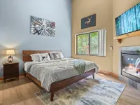Riverfront Getaway - Mins to Waterparks/Downtown - Private 1st Floor Porches - 무료 와이파이