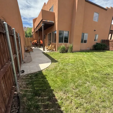 3-bedroom beautiful house in downtown Moab with AC, WiFi, amazing location.