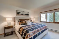 Amazing Views, Large Balcony, Hot Tub & Sauna, 3 beds, Cozy Condo in Big Sky! - Parvekkeita