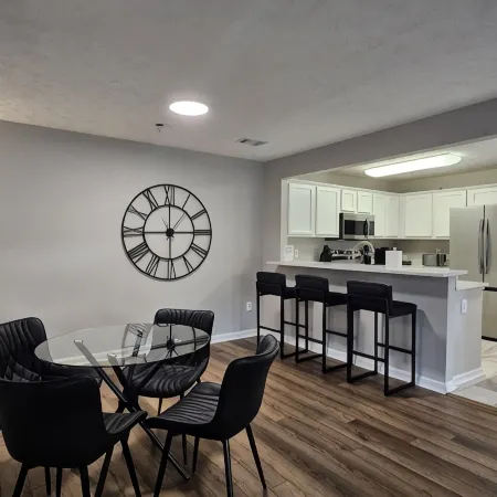 3 bed/3 bath condo close to everything! 1.5 miles from Jordan-Hare Stadium
