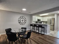 3 bed/3 bath condo close to everything!  1.5 miles from Jordan-Hare Stadium - บูติค