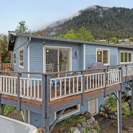 Big beautiful house with lots of room and amazing mountain and ocean views!!!