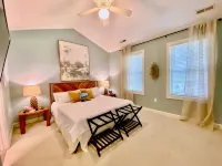 Townhouse in the West End steps from everything! Main St, Falls Park, Baseball - 컨트리 하우스