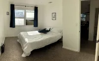 2 Bed Near Doctors Hospital: Beautiful, Sunny, New