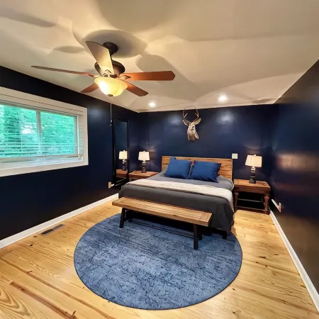Orchard Mountain Cabin, Enchanting Retreat – Exclusive Lakefront Sanctuary