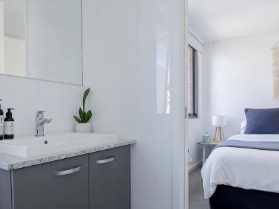 New apartment in the historic West End close to cafes bars and restaurants.