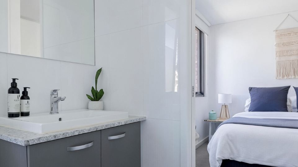 New apartment in the historic West End close to cafes bars and restaurants.