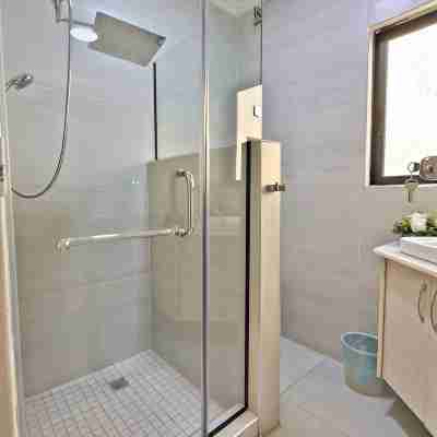 F2 - Pool, Inverter, Gym, Pavilion, Wifi, Perfect for Kids - Ibex Meanwood! Rooms