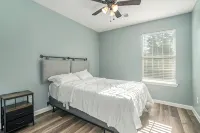 4-bedroom townhome in marvelous Conyers with WiFi, AC