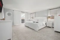 Hidden Gem Lake House 3 Br, 2.5 BA - 4-Sterne